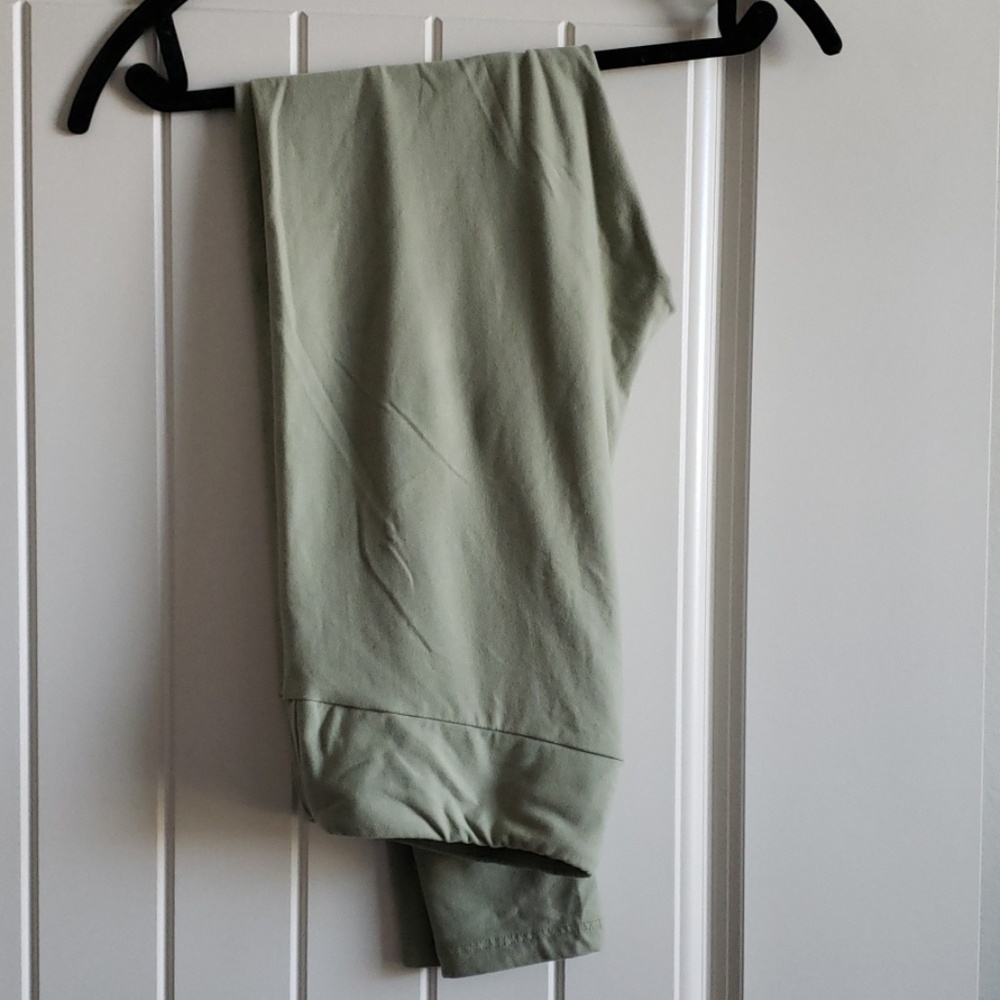 Beautiful Sage green leggings!